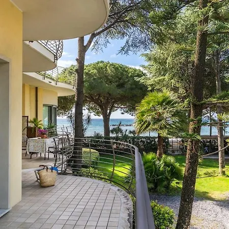 Appartamenti La Vela San Bartolomeo Al Mare Exterior photo